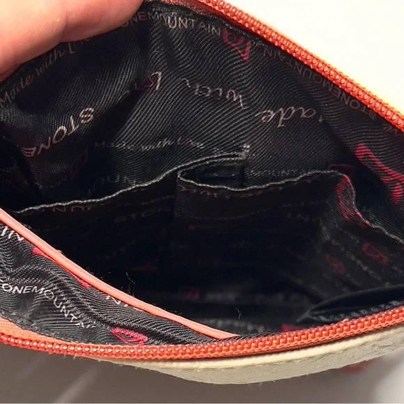 STONE MOUNTAIN Leather Crossbody Bag in Cream and Pink Zip Pocket - Picture 6 of 10